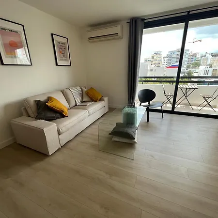아파트 Modern 2bed In The Centre 니코시아